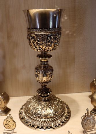 Un calice, vase qui contient le Précieux Sang de Notre-Seigneur - CC Sailko